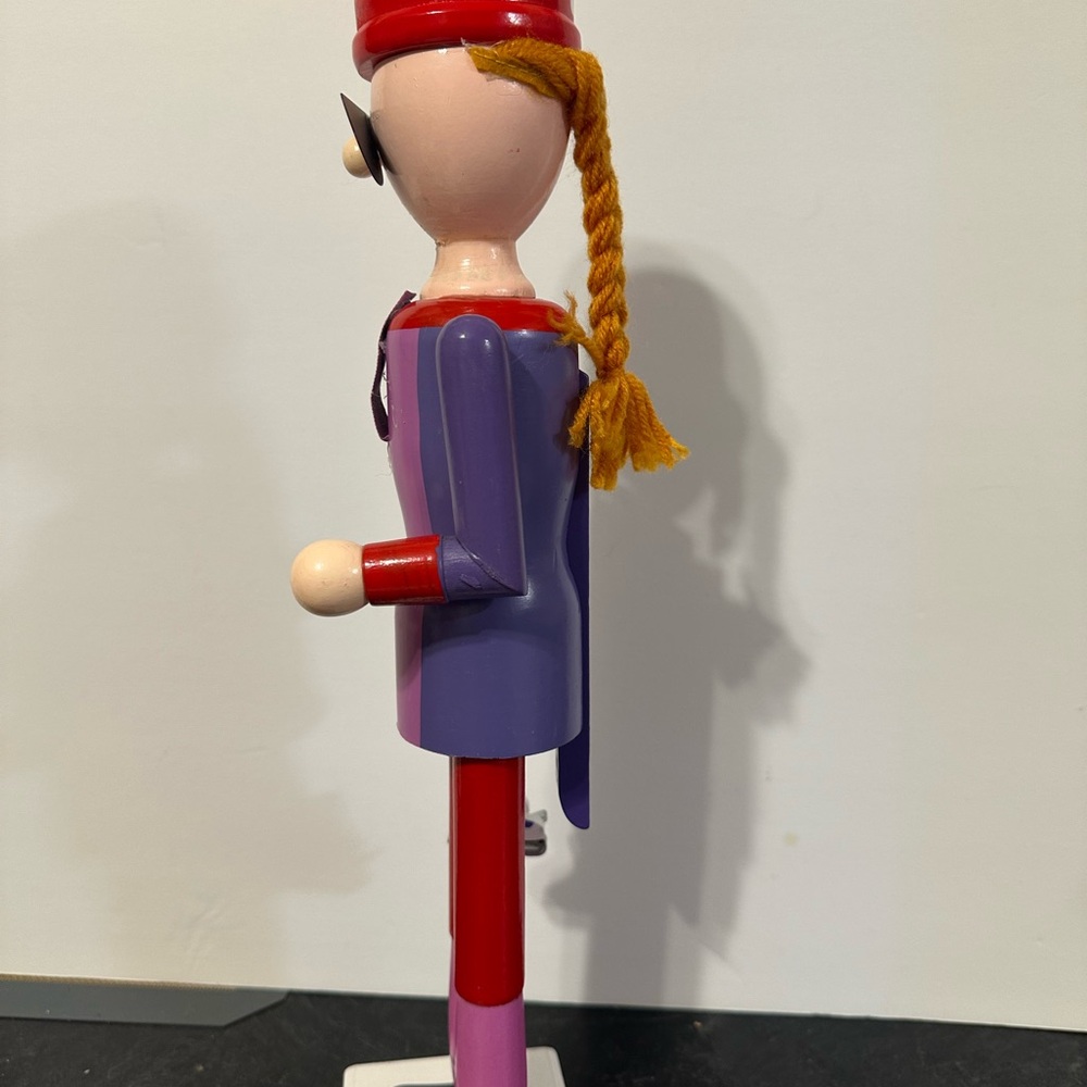 Skater Nutcracker - Picture 4 of 7
